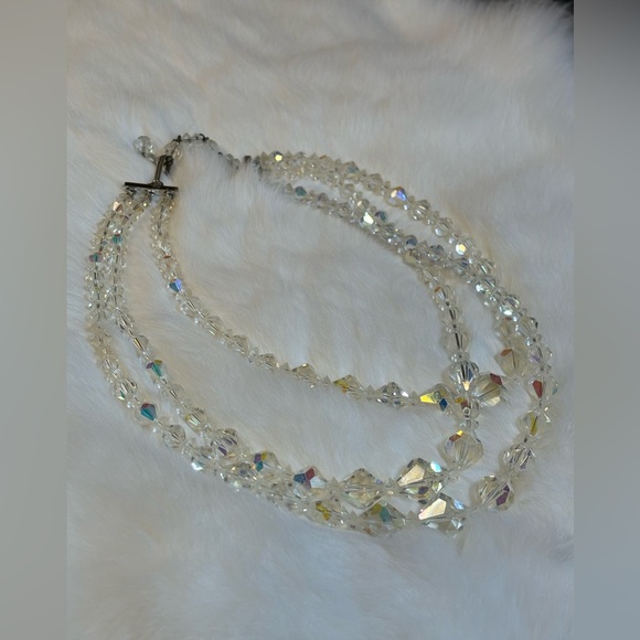 Vintage Triple Strand Aurora Borealis Crystal Faceted Graduated Choker Necklace. - Picture 5 of 7